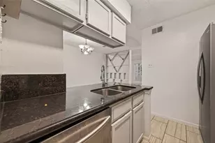 3100 Jeanetta St, Houston, TX 77063 - Photo 9