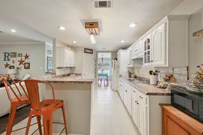 10747 Whispering Oaks Drive, Hearne, TX 77859 - Photo 7