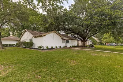 10903 Holly Springs Drive, Houston, TX 77042 - Photo 25