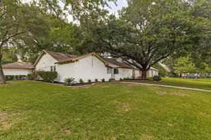 10903 Holly Springs Dr, Houston, TX 77042 - Photo 25
