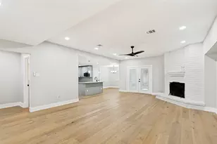 10903 Holly Springs Dr, Houston, TX 77042 - Photo 21
