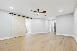10903 Holly Springs Dr, Houston, TX 77042 - Photo 9