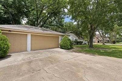 10903 Holly Springs Drive, Houston, TX 77042 - Photo 3