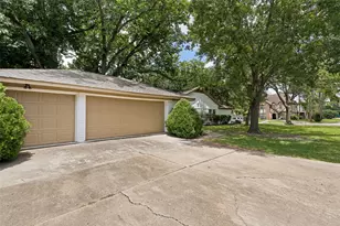 10903 Holly Springs Dr, Houston, TX 77042 - Photo 3