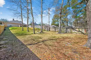 10542 Parkside Dr, Willis, TX 77318 - Photo 5