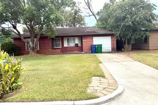 208 Richmond St, Angleton, TX 77515 - Photo 1