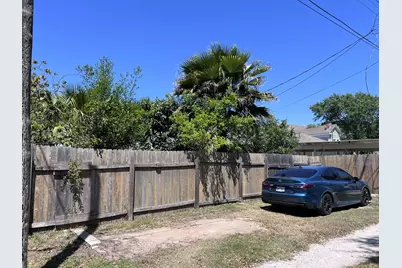3215 Bernardo De Galvez Avenue, Galveston, TX 77550 - Photo 23