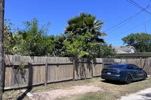 3215 Bernardo De Galvez Ave, Galveston, TX 77550 - Photo 23