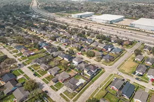 4702 Croker Ridge Rd, Houston, TX 77053 - Photo 31