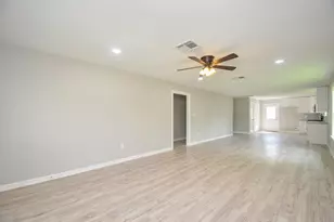6114 Wedgefield St, Houston, TX 77028 - Photo 17