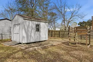15443 San Jacinto St, Hamshire, TX 77622 - Photo 35