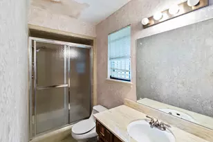 9106 Sharpview Dr, Houston, TX 77036 - Photo 17