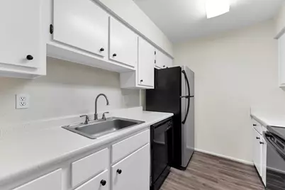 1100 Augusta Drive #64, Houston, TX 77057 - Photo 7