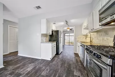 10 E Willowwood Court, The Woodlands, TX 77381 - Photo 5