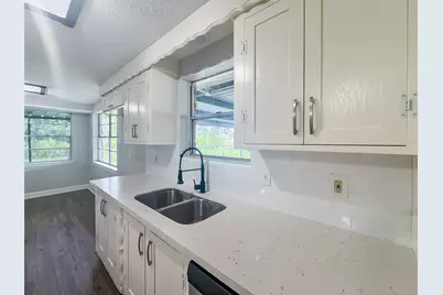 912 Robinson Road, La Porte, TX 77571 - Photo 9