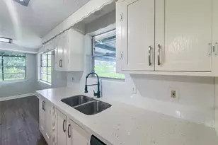 912 Robinson Rd, La Porte, TX 77571 - Photo 9