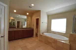 9006 Harbor Hills Dr E, Houston, TX 77054 - Photo 9