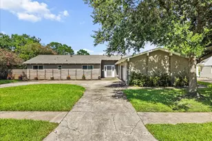15319 Diana Ln, Houston, TX 77062 - Photo 5