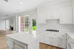 4919 Avondale Dr, Sugar Land, TX 77479 - Photo 9