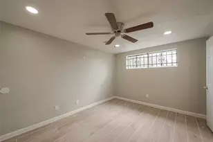 5874 Reed Rd, Houston, TX 77033 - Photo 17