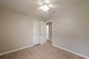 5874 Reed Rd, Houston, TX 77033 - Photo 23