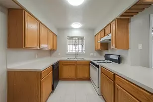5874 Reed Rd, Houston, TX 77033 - Photo 13