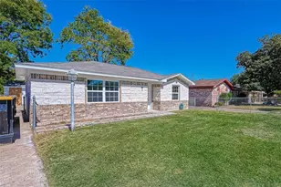 8915 Klondike St, Houston, TX 77075 - Photo 1