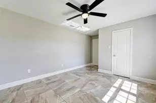 8915 Klondike St, Houston, TX 77075 - Photo 9