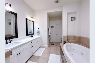 939 Queen Annes Road, Houston, TX 77024 - Photo 37