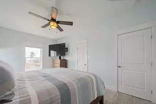 1126 Island Blvd, Crystal Beach, TX 77650 - Photo 23