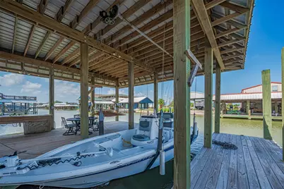 1126 Island Boulevard, Crystal Beach, TX 77650 - Photo 39