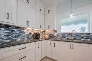 1126 Island Blvd, Crystal Beach, TX 77650 - Photo 13