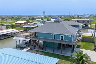 1126 Island Blvd, Crystal Beach, TX 77650 - Photo 43