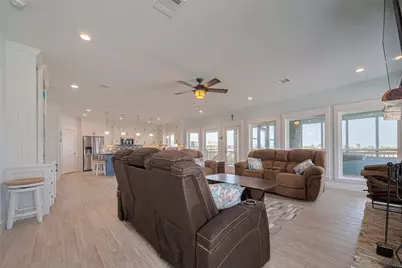 1126 Island Boulevard, Crystal Beach, TX 77650 - Photo 9