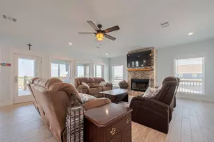 1126 Island Blvd, Crystal Beach, TX 77650 - Photo 7