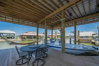 1126 Island Boulevard, Crystal Beach, TX 77650 - Photo 41