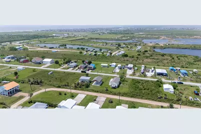 1126 Island Boulevard, Crystal Beach, TX 77650 - Photo 49