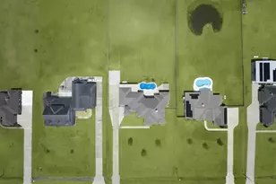 7911 Stratford Hall Dr, Rosharon, TX 77583 - Photo 5