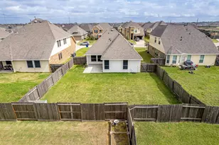 218 San Marcos Dr, Baytown, TX 77523 - Photo 5