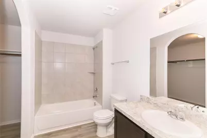 8715 Lar-Ree Oaks Circle, Houston, TX 77028 - Photo 5