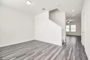 7810 Carrotwood Ct, Houston, TX 77049 - Photo 9