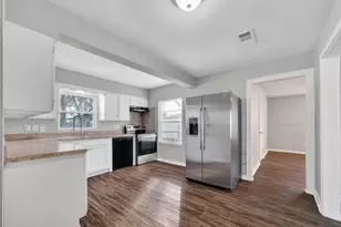 8782 Flossie Mae St, Houston, TX 77029 - Photo 5