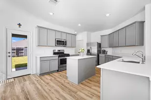 7427 Bartoncliff Dr, Katy, TX 77493 - Photo 3