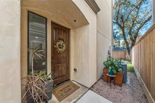 2601 Bevis St, Houston, TX 77008 - Photo 3