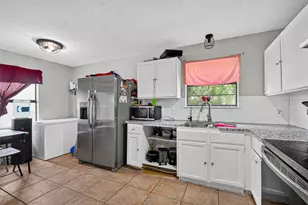5527 County Rd 155, Alvin, TX 77511 - Photo 9