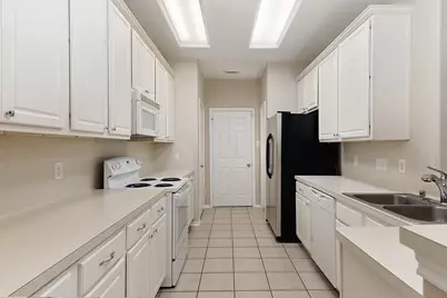 10 Peachridge Place, The Woodlands, TX 77382 - Photo 9