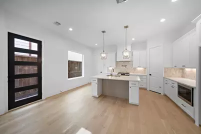 310 E 28th St, Houston, TX 77008 - Photo 3