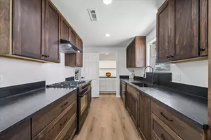 10618 Wickersham Ln, Houston, TX 77042 - Photo 9