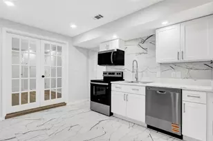7 Briar Dale Ct, Houston, TX 77027 - Photo 3