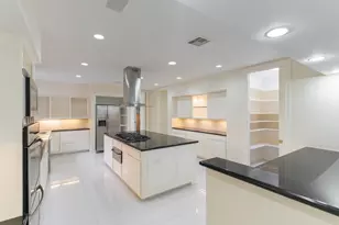 8800 Woodway Dr, Houston, TX 77063 - Photo 1